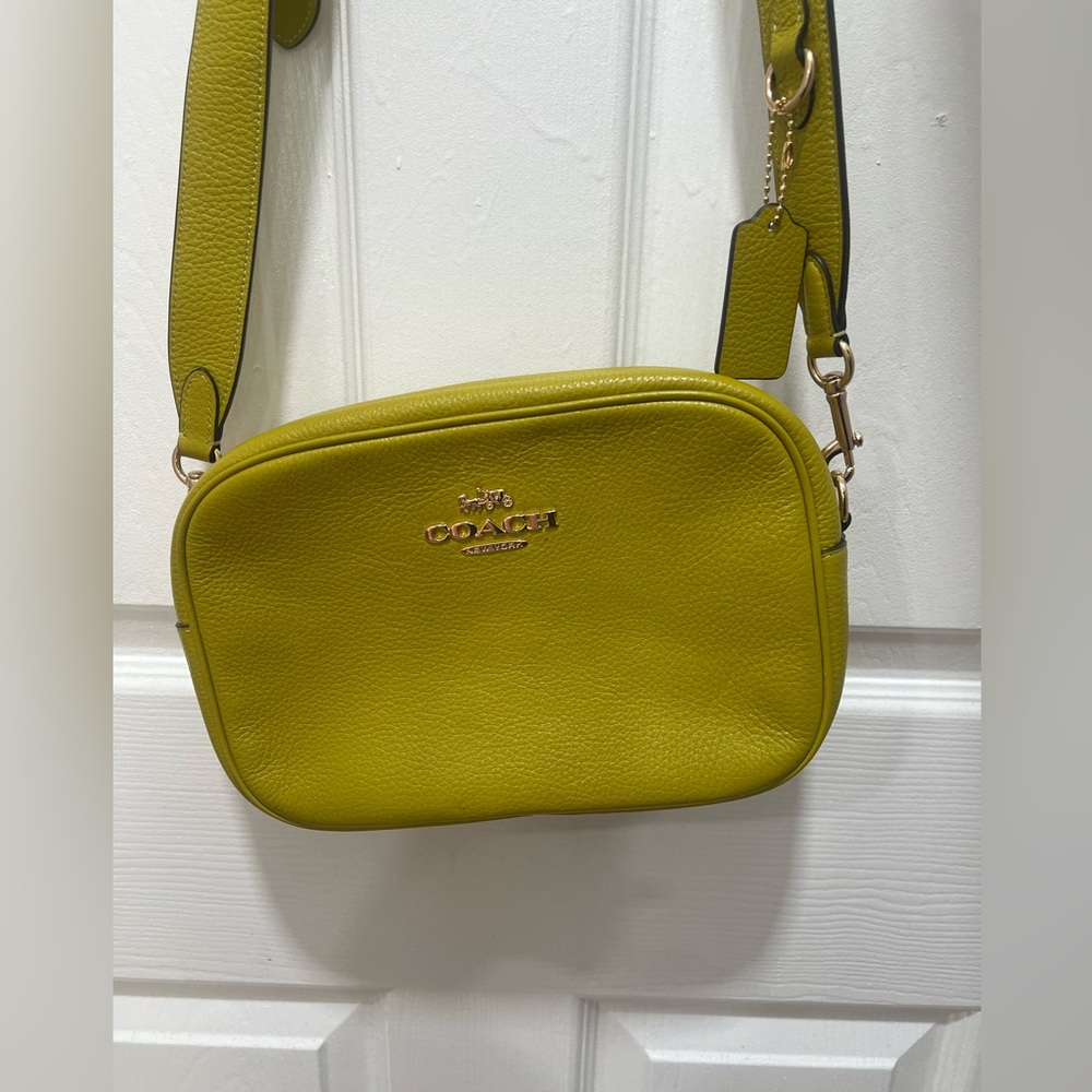 OLIVE GREEN COACH CROSSBODY 💚🍀